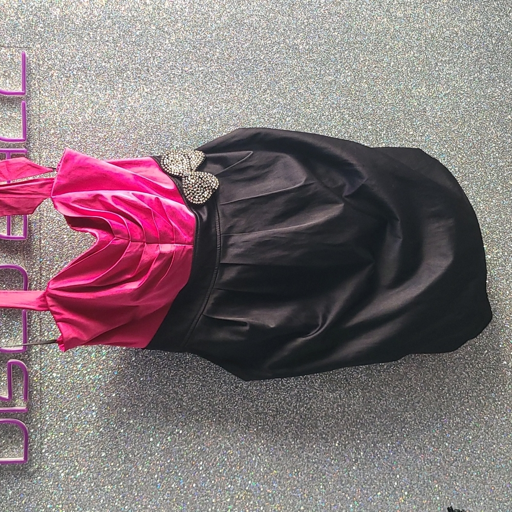 Pink and black sweetheart dress with pockets